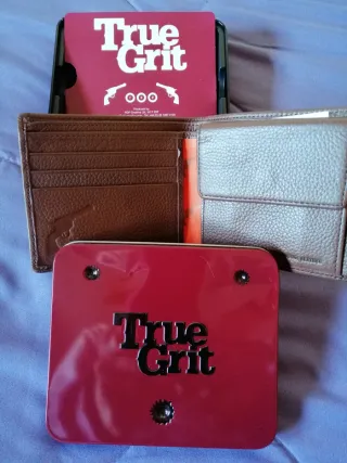 Cartera True Grit Marrón y Roja
