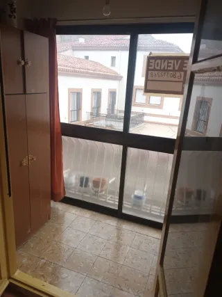 Piso tres habitaciones, cocina ,baño san grande y