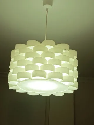 Lámpara colgante de papel blanca. No envio.
