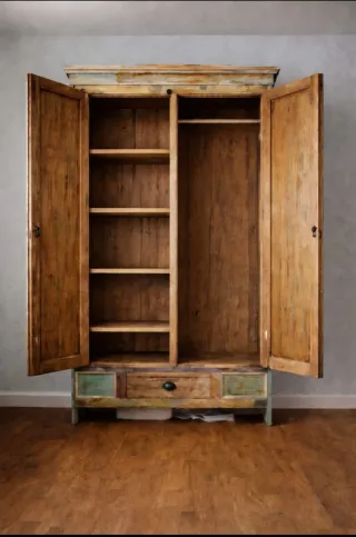 Guardaroba in legno massello