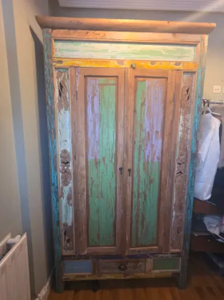 Guardaroba in legno massello