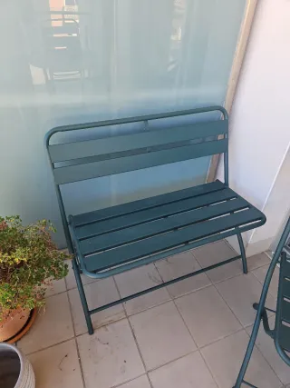 Conjunto de sillas y banco exterior