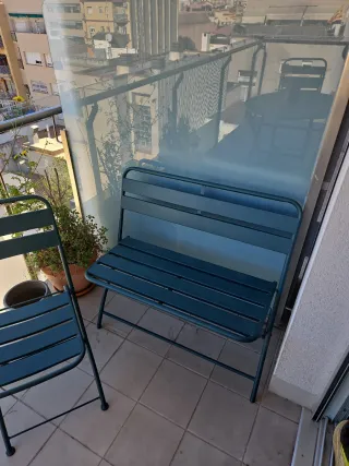 Conjunto de sillas y banco exterior