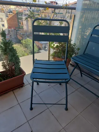 Conjunto de sillas y banco exterior