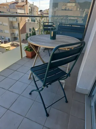 Conjunto de sillas y banco exterior