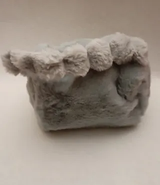 Borsetta grigia pelliccia sintetica