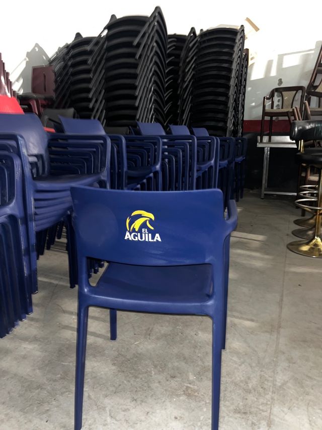 Sillas de plástico azul para exterior 9€/unidad