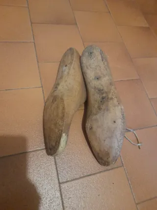 Forme per scarpe antiche in legno da collezione