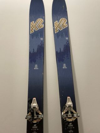 Esquís K2 Wayback 82 con fijaciones Dynafit