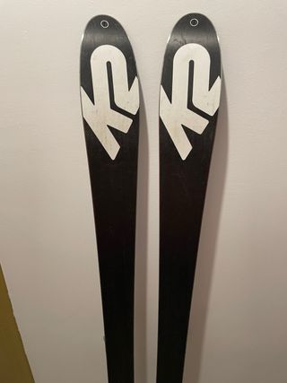 Esquís K2 Wayback 82 con fijaciones Dynafit