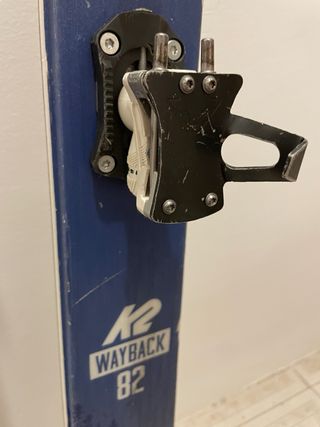 Esquís K2 Wayback 82 con fijaciones Dynafit
