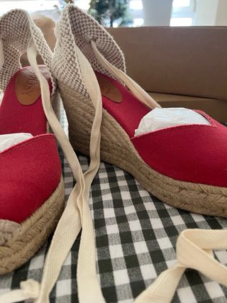 Alpargatas COOSY rojas y beige