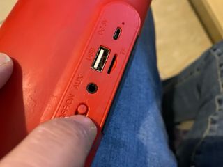 Cassa JBL Bluetooth Rossa