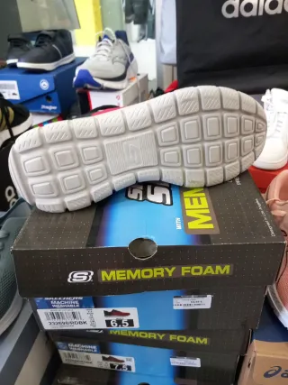 Zapatilla Skechers Track Negra y Roja