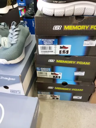 Zapatilla Skechers Track Negra y Roja