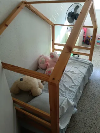 Cama casa madera + colchón