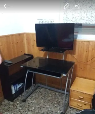 Mesa de ordenador cristal y metal