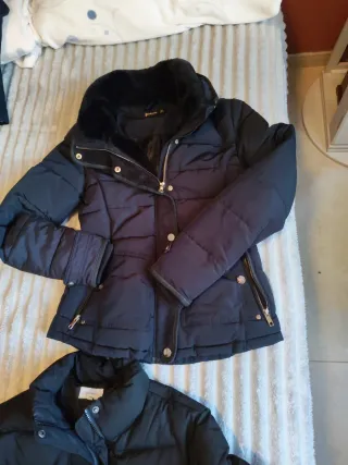 Chaqueta de abrigo negro y otro azul oscuro 5€ c/u