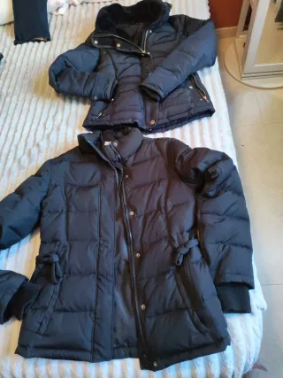 Chaqueta de abrigo negro y otro azul oscuro 5€ c/u