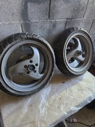 Llantas y Neumáticos piaggio nrg