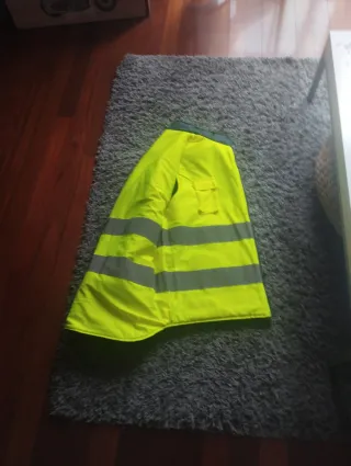 Ropa de trabajo y botas de seguridad nuevos