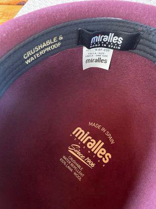 Sombrero de fieltro morado mujer