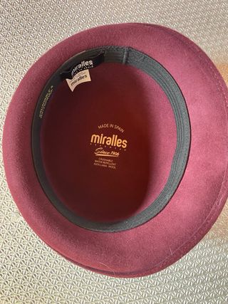 Sombrero de fieltro morado mujer