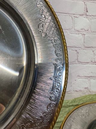 4 Bajo platos decorativos dorados y plateados