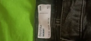 Pantalón vaquero negro desgarrado T.44