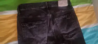 Pantalón vaquero negro desgarrado T.44