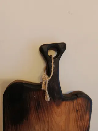 Tagliere in legno vintage con cuore e zampe