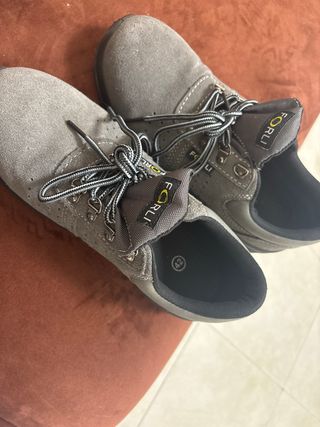 Zapatos de seguridad grises talla 42