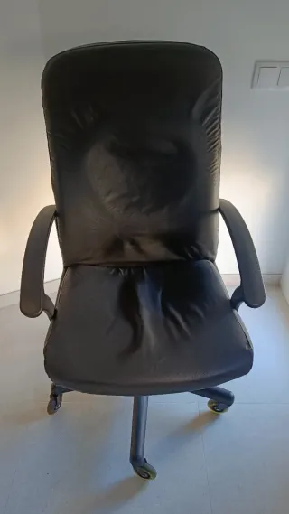 Sillón de oficina negro