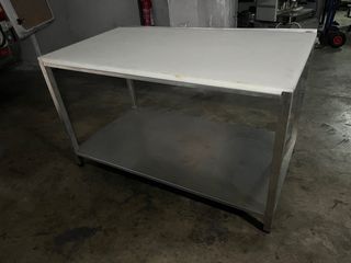 Mesa de acero inoxidable con tabla para corte