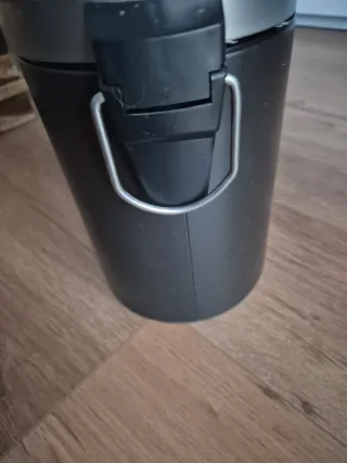 Cestino del bagno nero con pedale