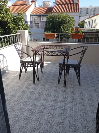 Mesa y 2 sillas fibra de vidrio