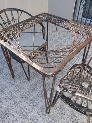 Mesa y 2 sillas fibra de vidrio