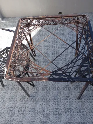 Mesa y 2 sillas fibra de vidrio