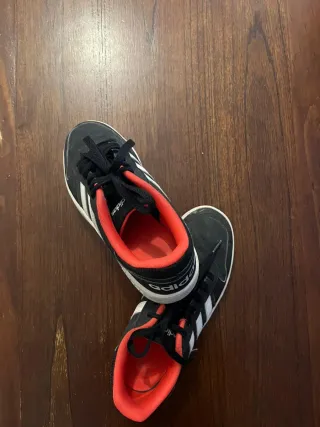 Zapatillas Adidas Negras y Rojas