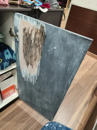 Cómoda de madera oscura