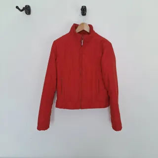 Cazadora roja de Stradivarius