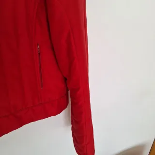 Cazadora roja de Stradivarius