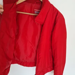 Cazadora roja de Stradivarius