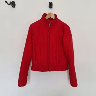 Cazadora roja de Stradivarius