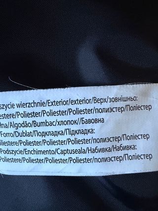 Abrigo negro + bolso-mochila marrón