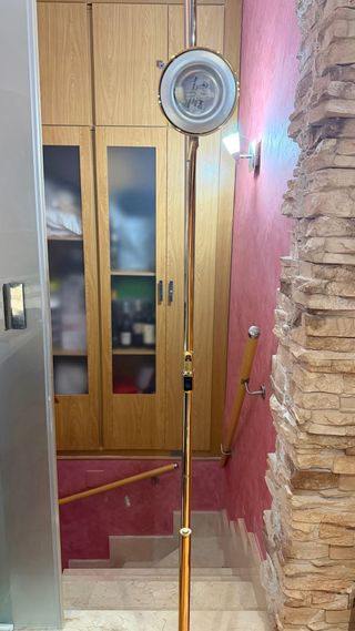 Lámpara de pie dorada metal y cristal