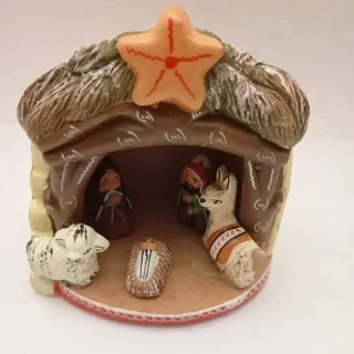 Presepe decorativo con statuine