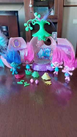 Casa Trolls con figuras + Trolls grandes
