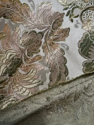 Tela bordada seda y dorado 50x71 cm