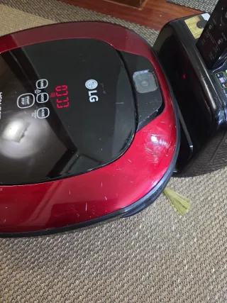 Aspiradora Robot LG Hom-Bot Roja
